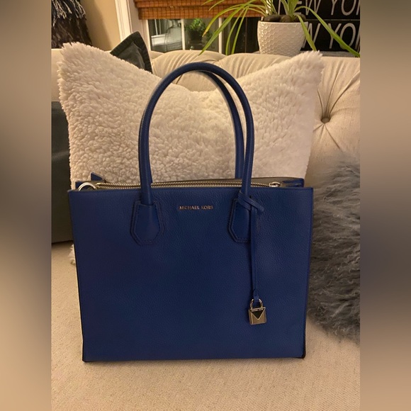 Michael Kors large blue Mercer Bag with silver hardware - Picture 7 of 7